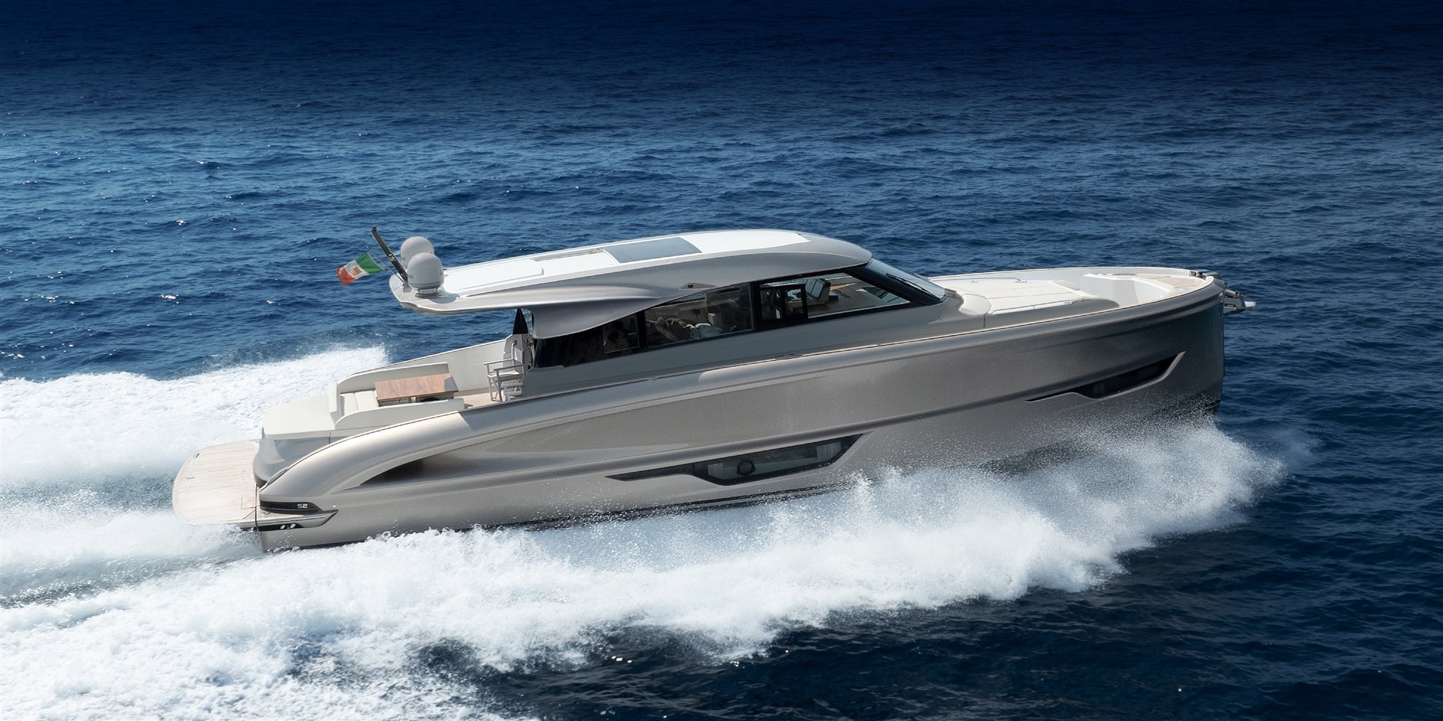 Solaris Power 52 Coupe