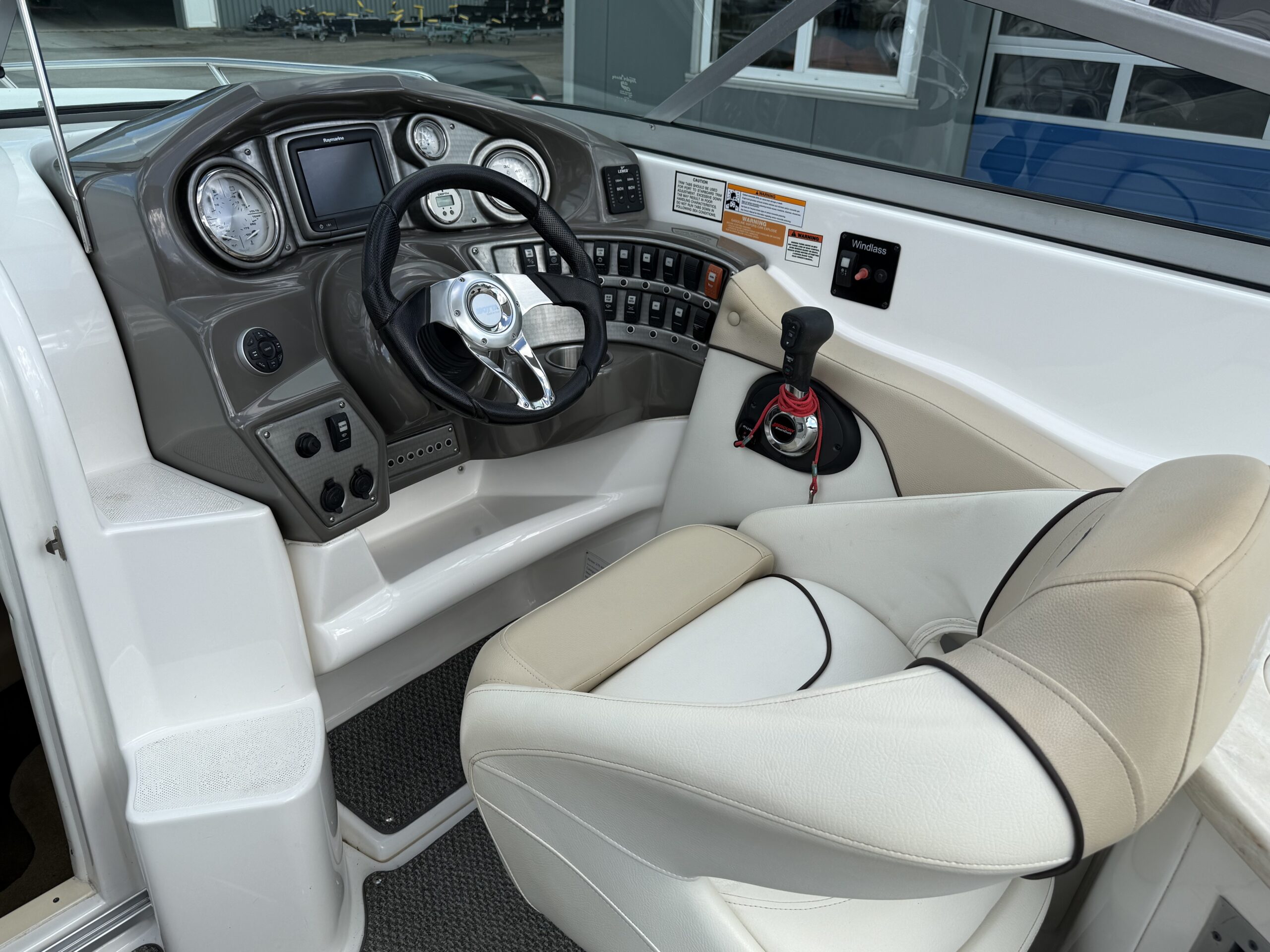 Rinker 276 Captiva Cuddy incl. trailer — foto 7 van 13