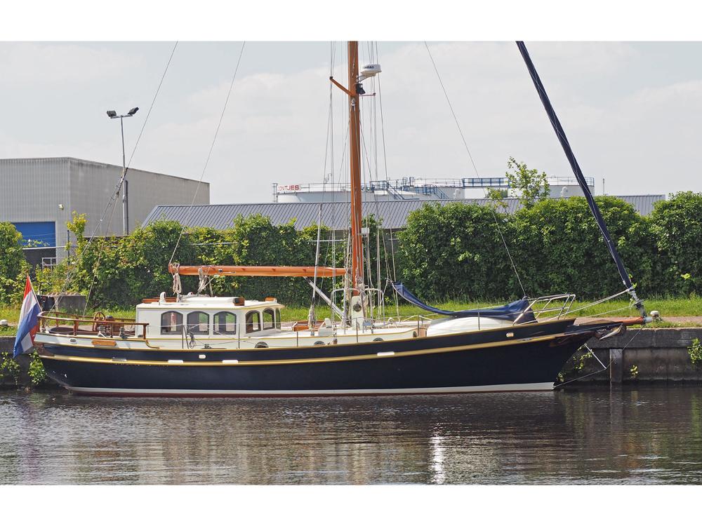 Smits Jachtbouw (casco) en Gebroeders van Enkhuizen (technische installatie) Bekebrede Miresse 38 Kielmidzwaard — foto 5 van 11