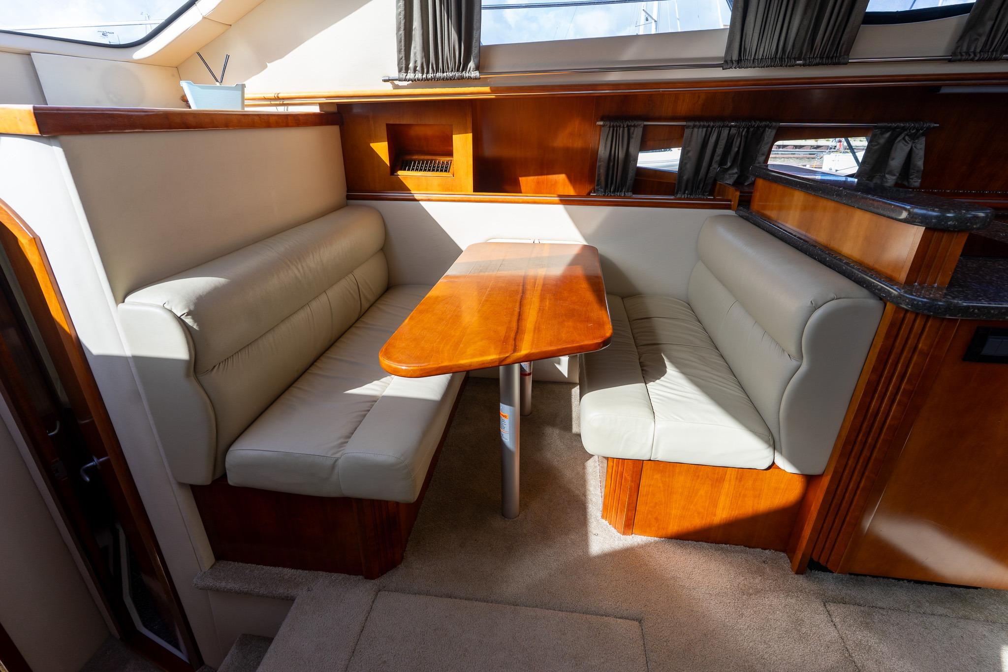 Cruisers Yachts 415 Express Motoryacht — foto 87 van 100