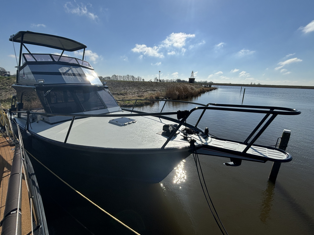 Striker 44 — foto 1 van 28