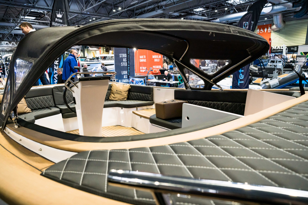Waterspoor 717 Outboard | Luxe tender | Vanaf €45.950,- — foto 8 van 16