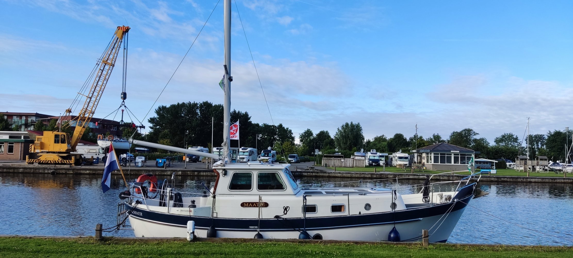 (Peugeot Indenor) Dartsailer - Motor Yacht - GRP (Polyester) - 1985 - € 18.000 — foto 9 van 11