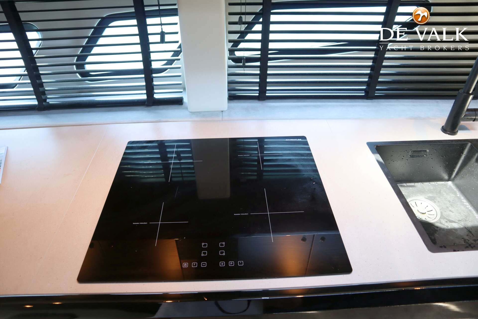 Sunseeker Predator 56 — foto 28 van 45