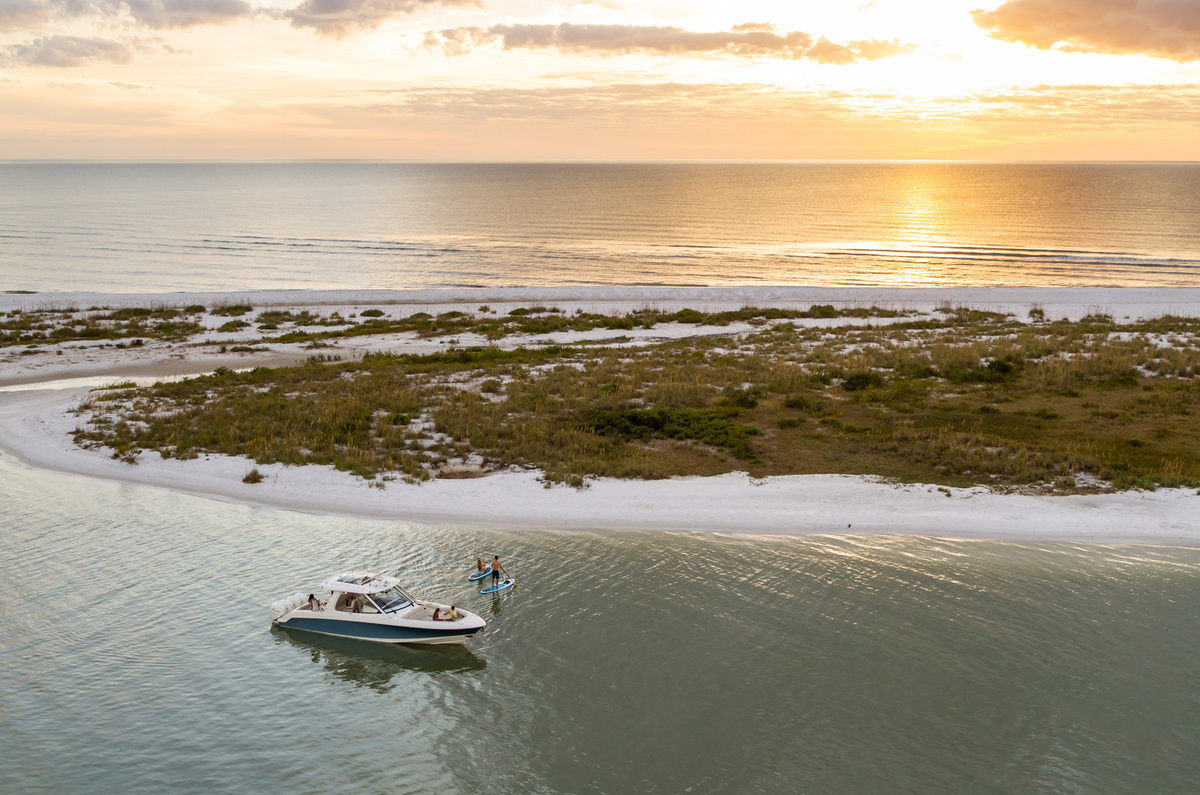 Boston Whaler 380 Realm — foto 7 van 32