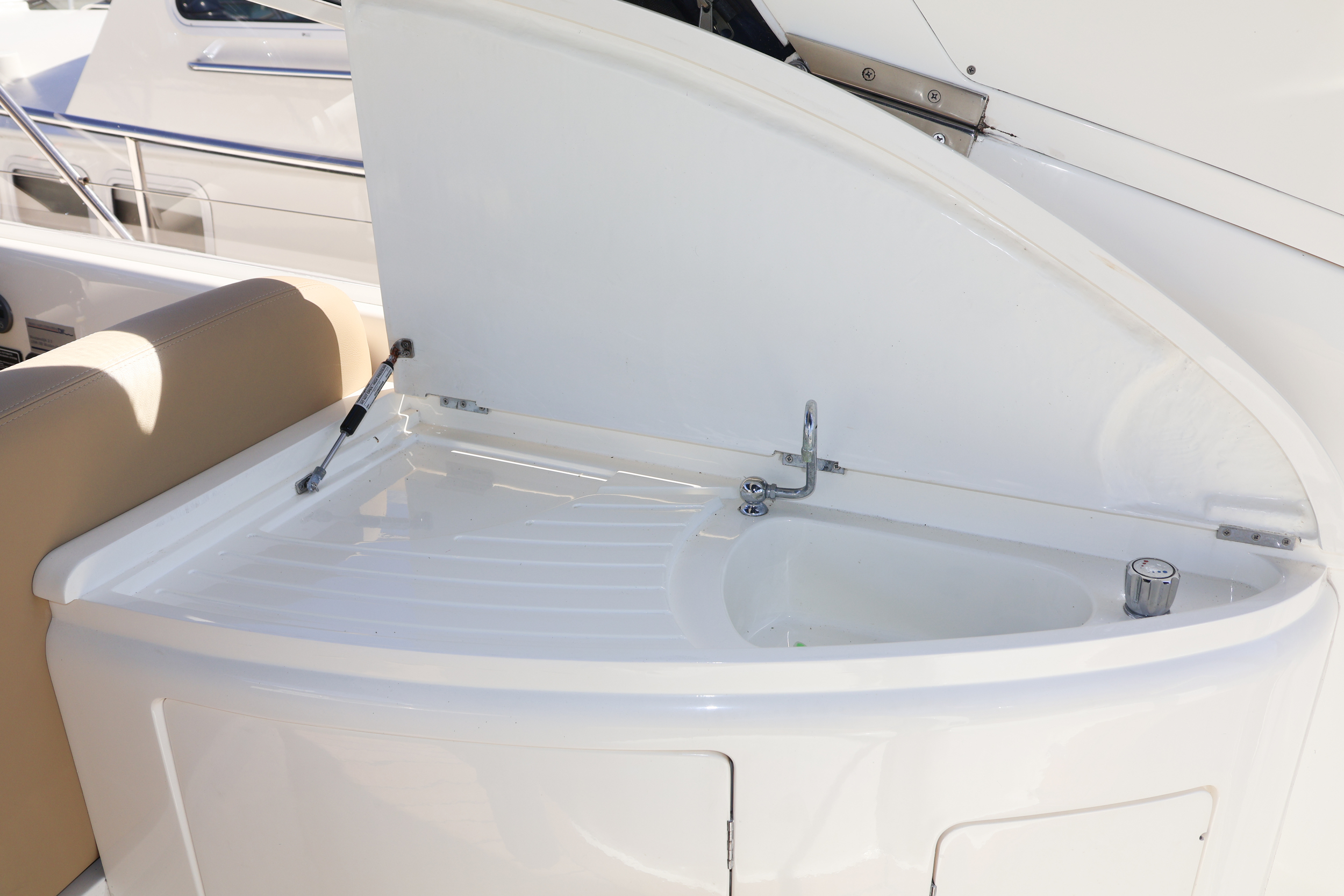 Princess V42 — foto 15 van 42