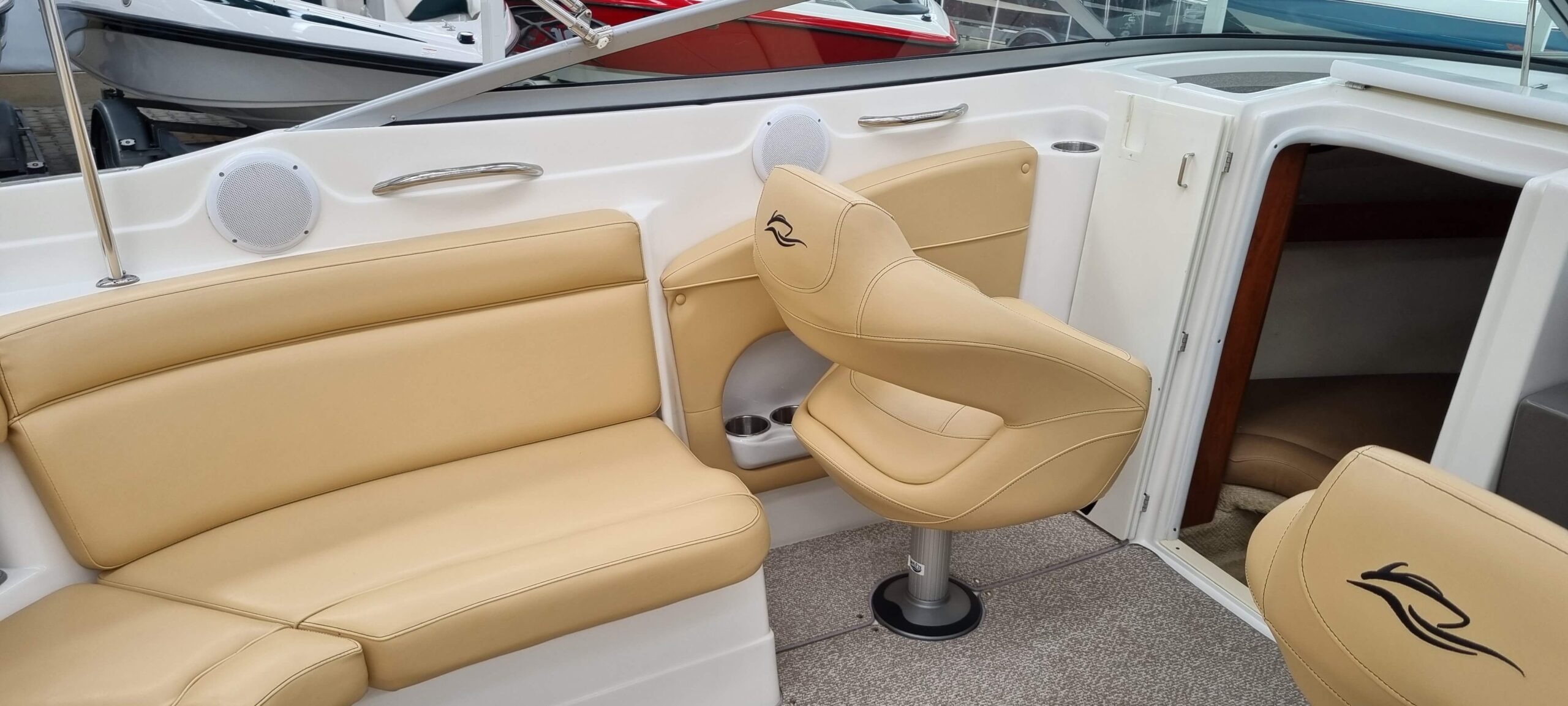 Rinker 246 Captiva — foto 7 van 11