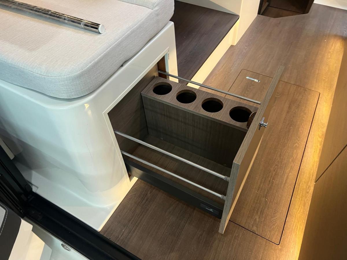 Jeanneau Merry Fisher 1095 Coupé Hardtop — foto 19 van 21