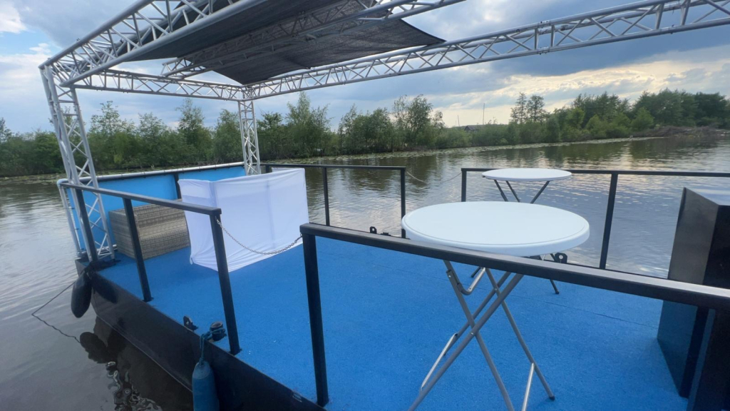 Partyboot Staal Pontoon — foto 9 van 15