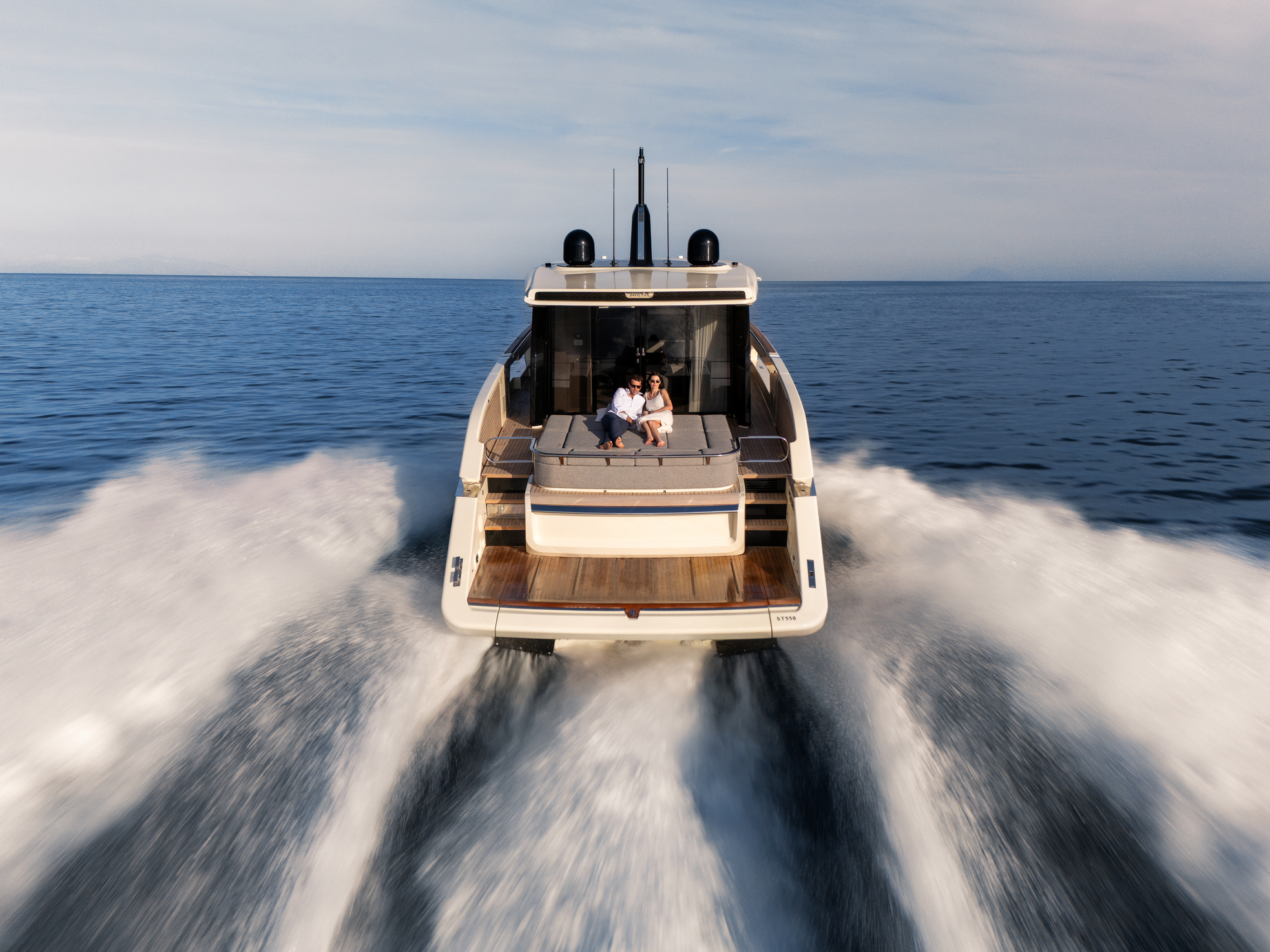 Invictus yachts Invictus ST550 met 2x 950 pk Volvo IPS direct leverbaar — foto 24 van 28