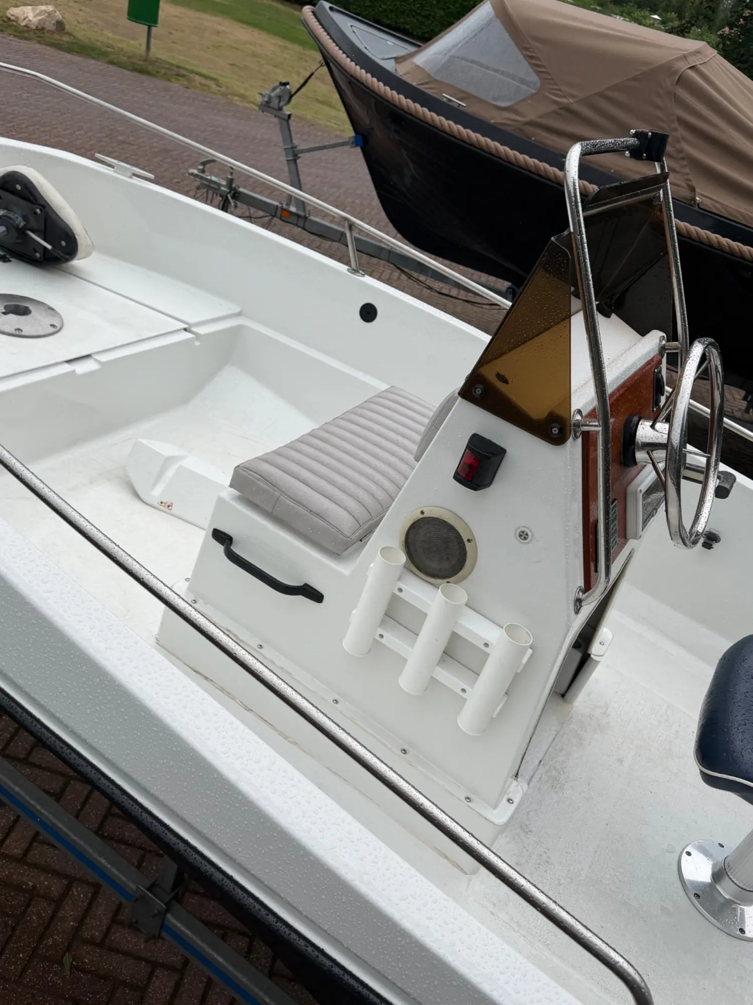 Elan 450 Inc Honda 40pk en trailer in nieuwstaat — foto 11 van 15