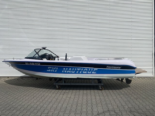 Correct Craft Ski Nautique 196