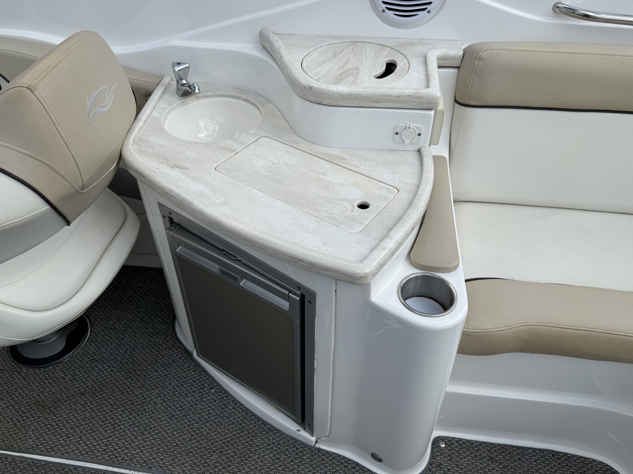 Rinker 276 Captiva Cuddy incl. trailer — foto 8 van 13