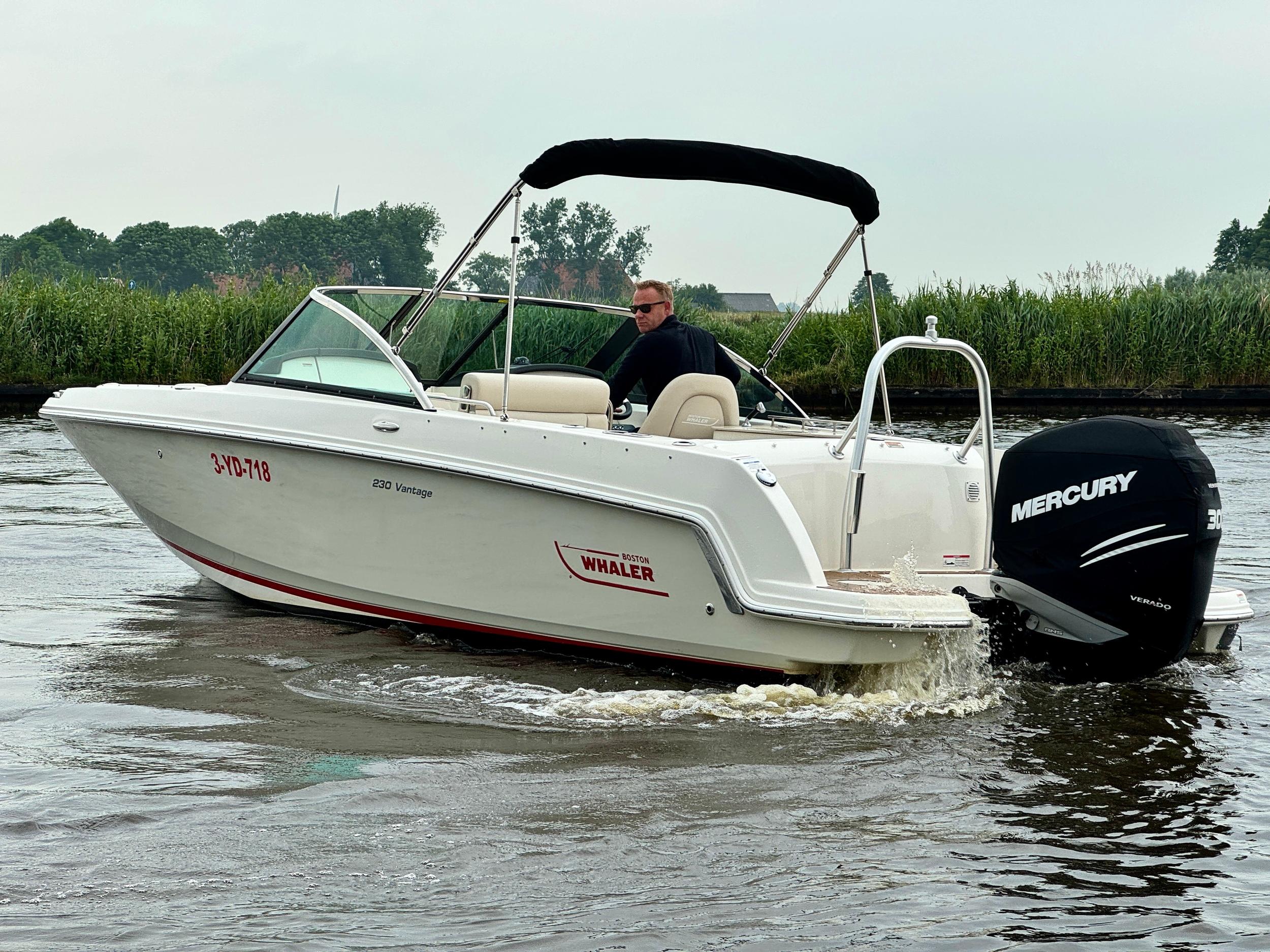 Boston Whaler 230 Vantage — foto 24 van 37