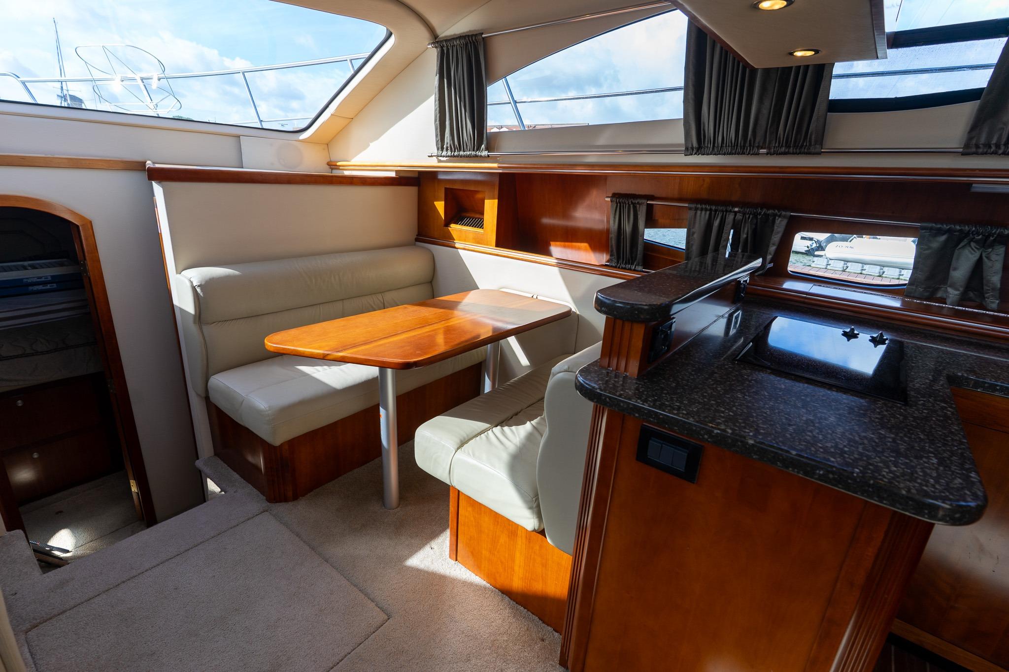 Cruisers Yachts 415 Express Motoryacht — foto 90 van 100