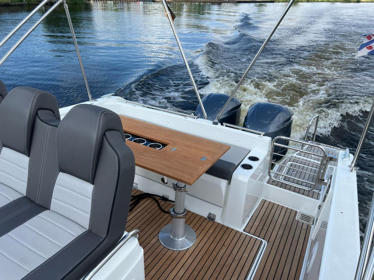 Jeanneau Cap Camarat 9.0 Center Console — foto 35 van 37