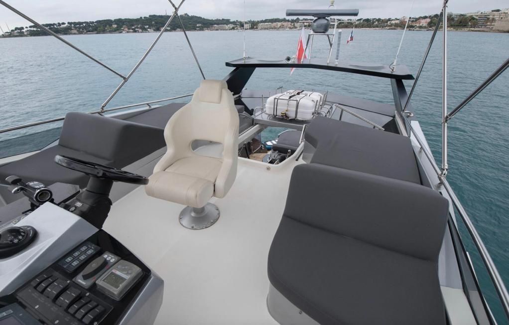 Galeon 700 Raptor Skydeck — foto 5 van 6