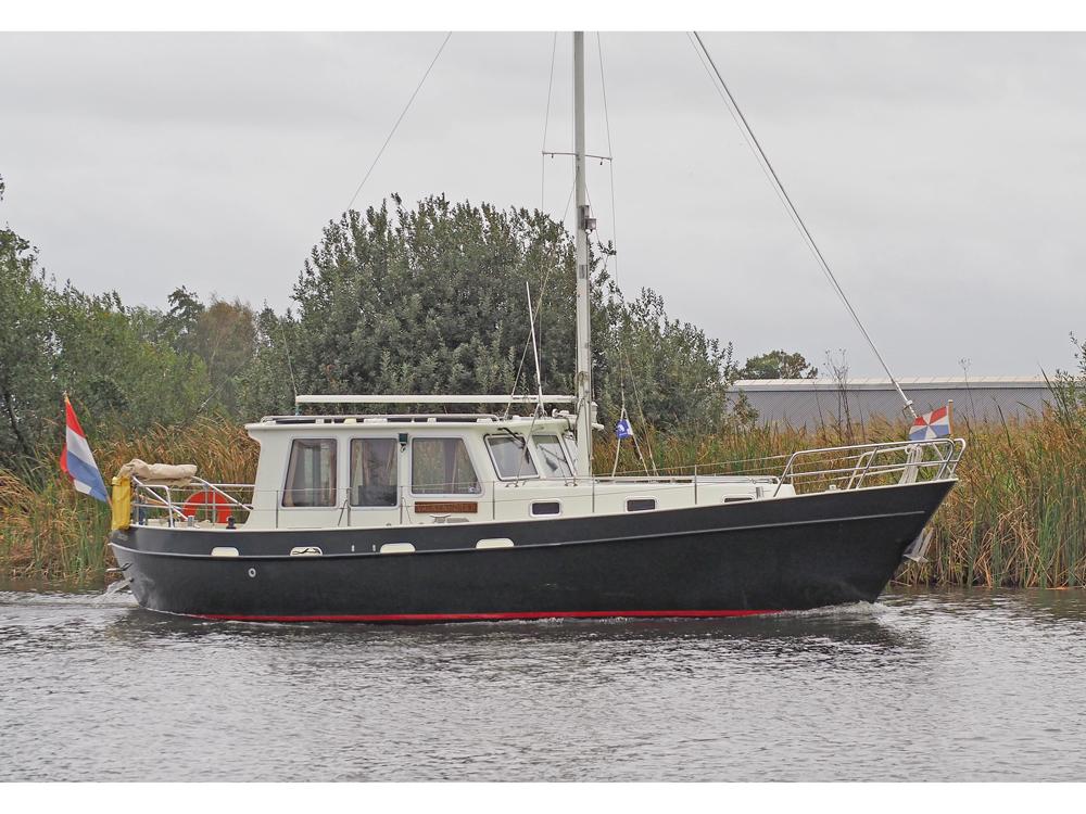 Jachtwerf P. Valk (Franeker) en Scheepsbouw Kroes (Leeuwarden) Valk Kotter 1000 OK — foto 11 van 11