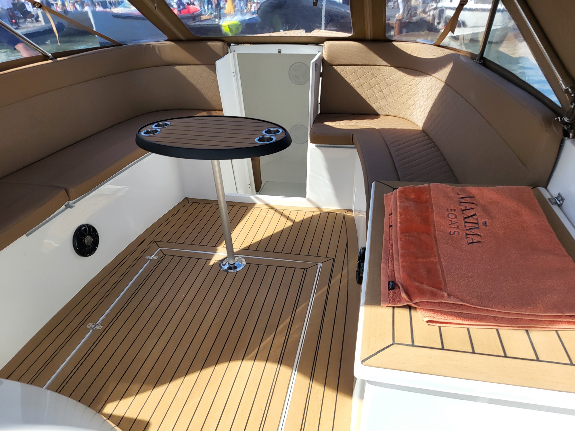 Maxima 840 Tender — foto 4 van 11