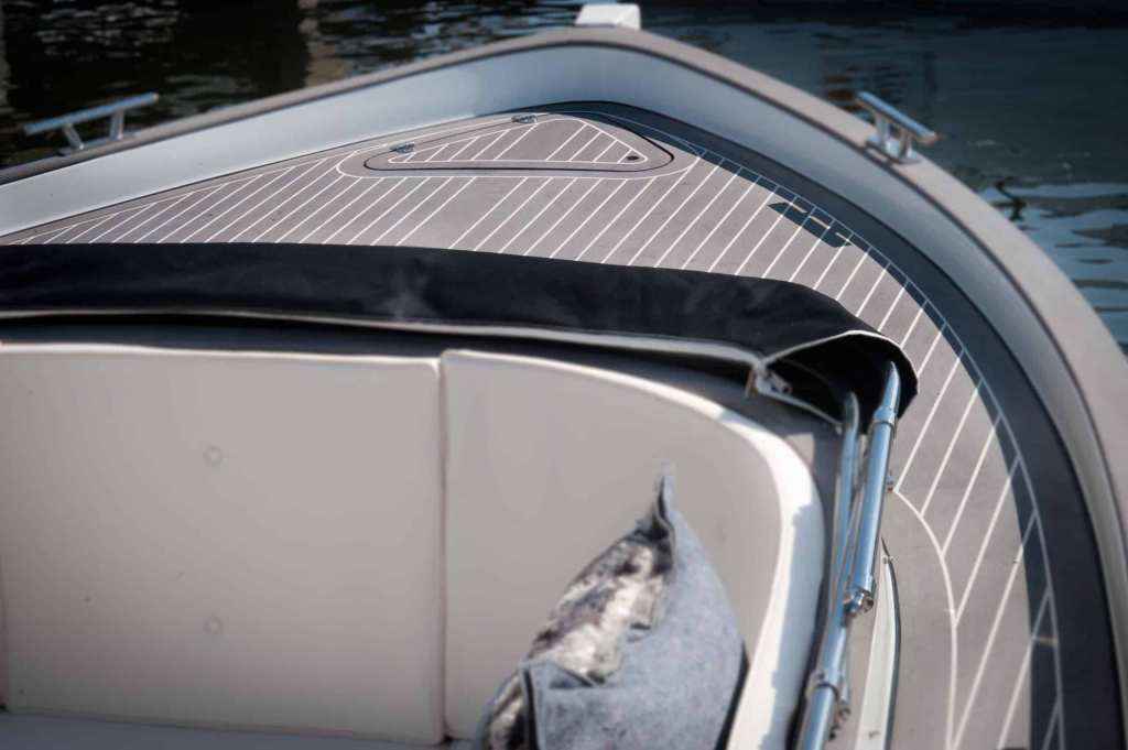 Waterspoor 777 Aviator | Luxe diesel/hybride tender | Vanaf €79.950,- — foto 7 van 11