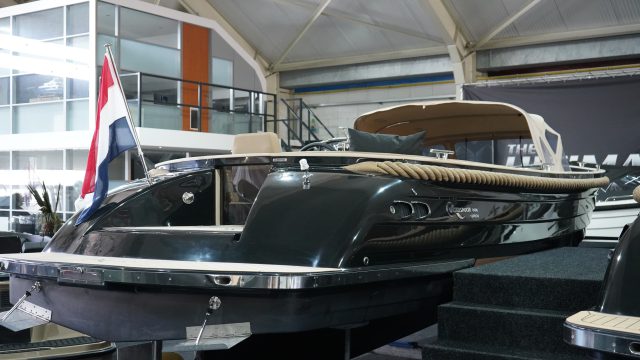 Waterspoor  808 Open | All Black | 110pk Yanmar | DIRECT VAARKLAAR