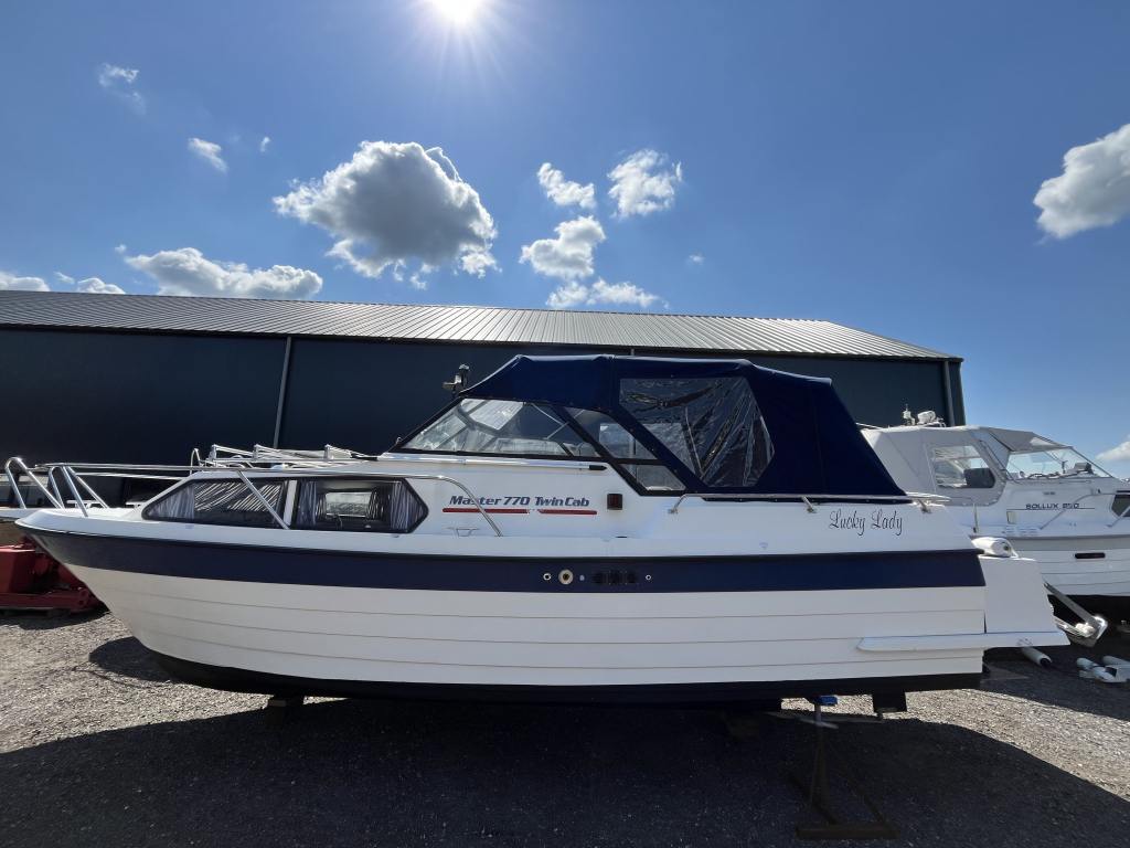 Master 770 Twin Cabin