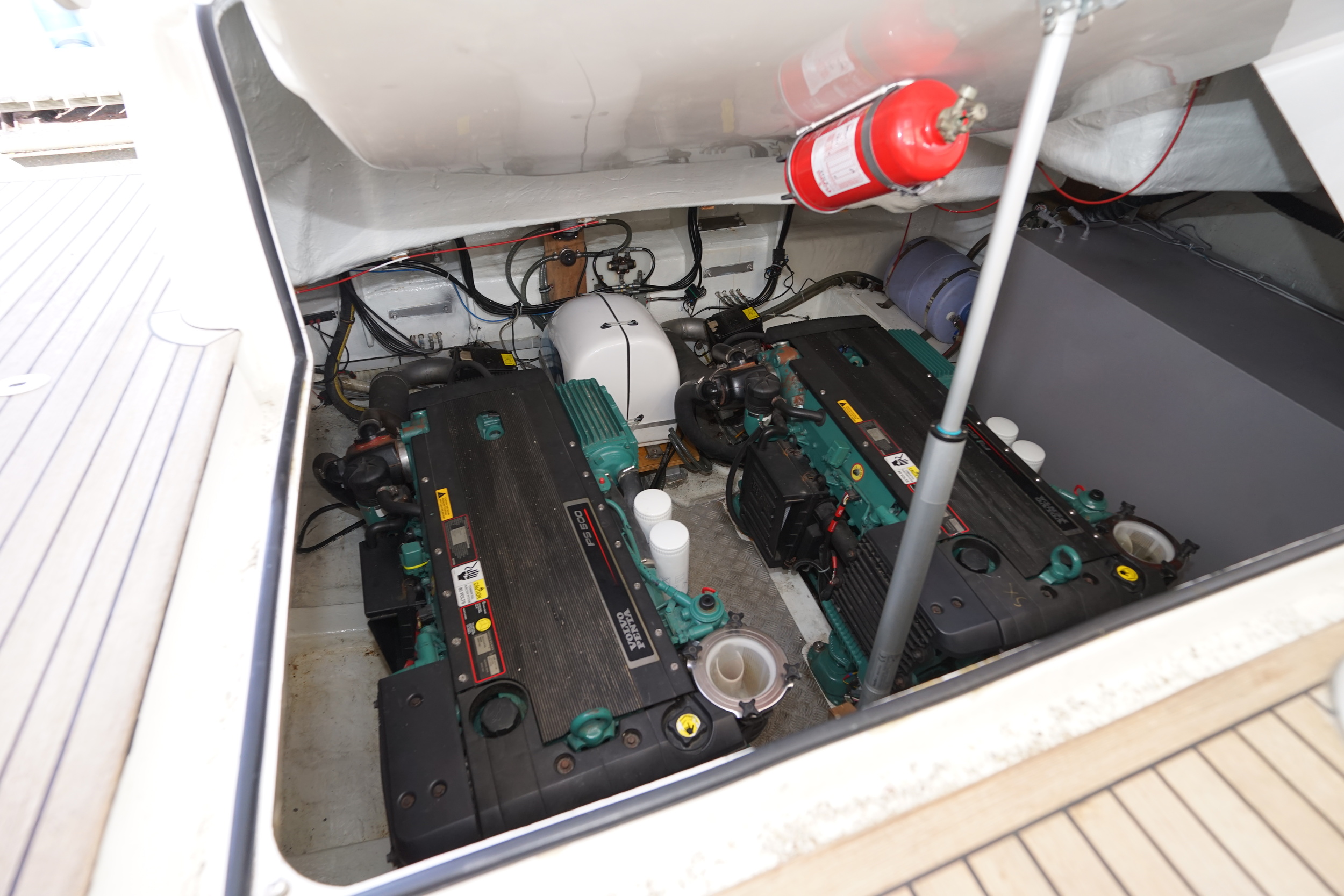 Bavaria 42 HT Sport IPS-500 - hydraulic platform — foto 25 van 42