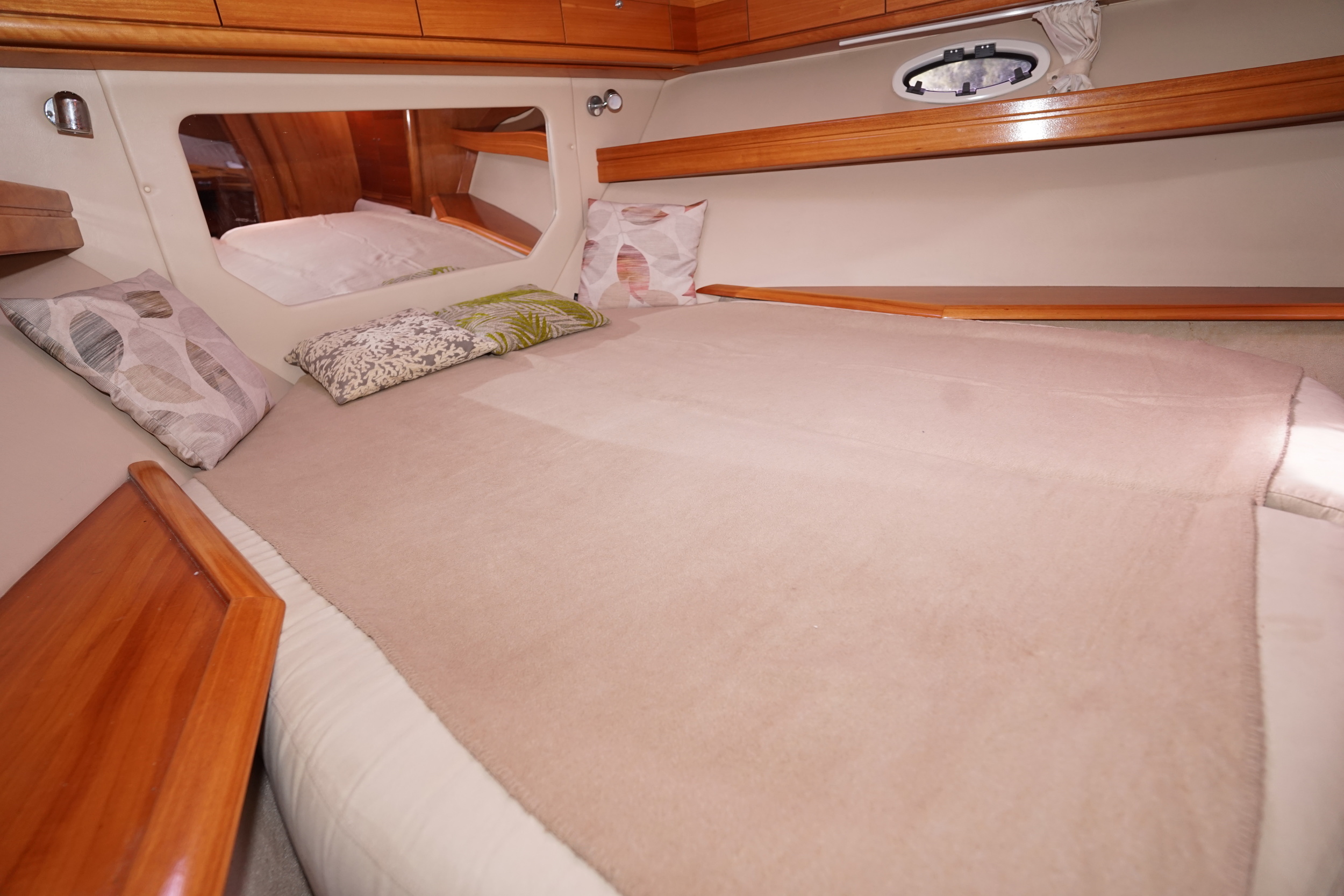 Bavaria 42 HT Sport IPS-500 - hydraulic platform — foto 24 van 42