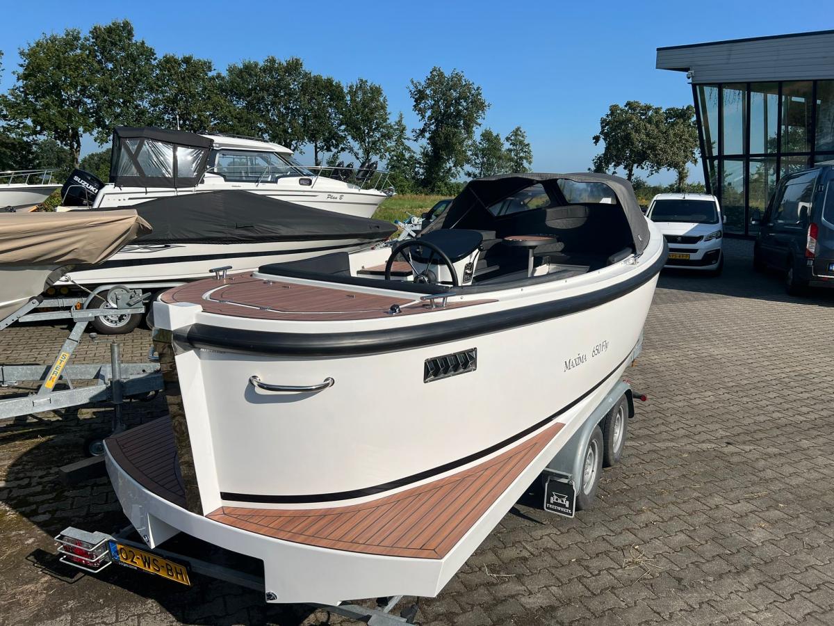 Maxima 650 Flying Lounge met boegschroef — foto 3 van 14