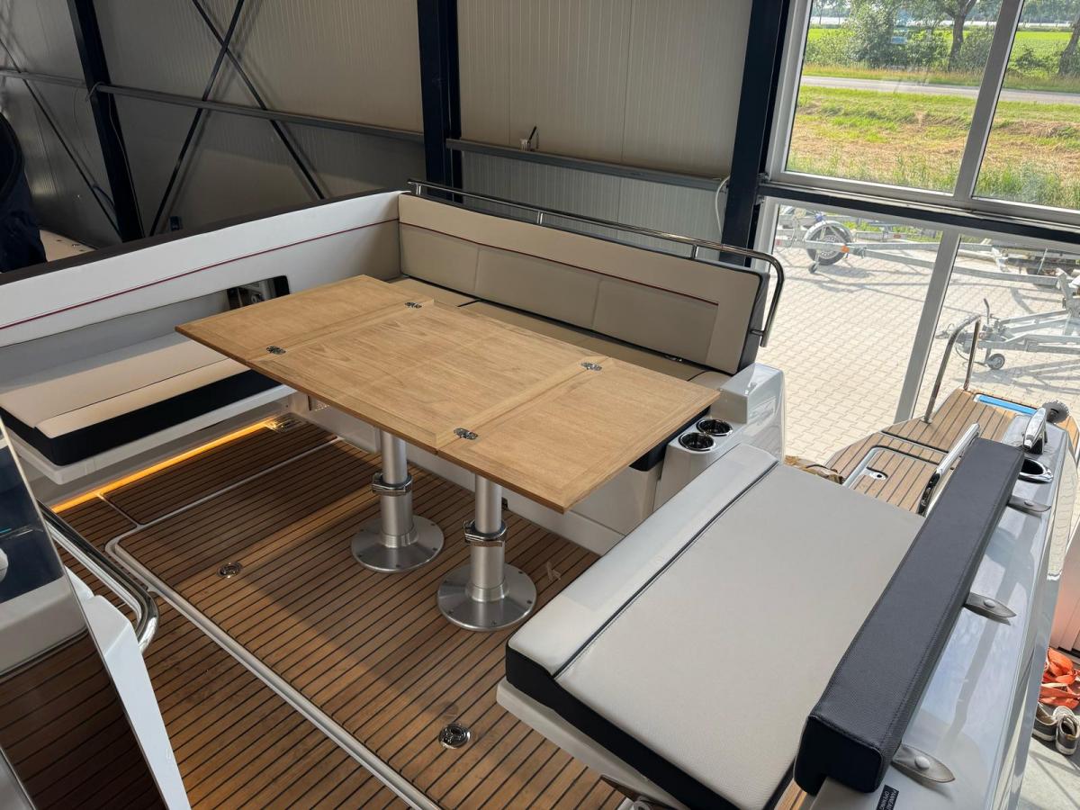 Jeanneau Cap Camarat 10.5 WA S2 op voorraad. Dit schip is aanwezig op de yamaha stand van hiswa te water 2026. — foto 21 van 35