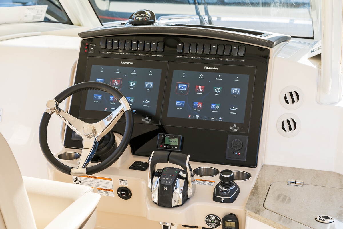 Boston Whaler 350 Realm — foto 19 van 32