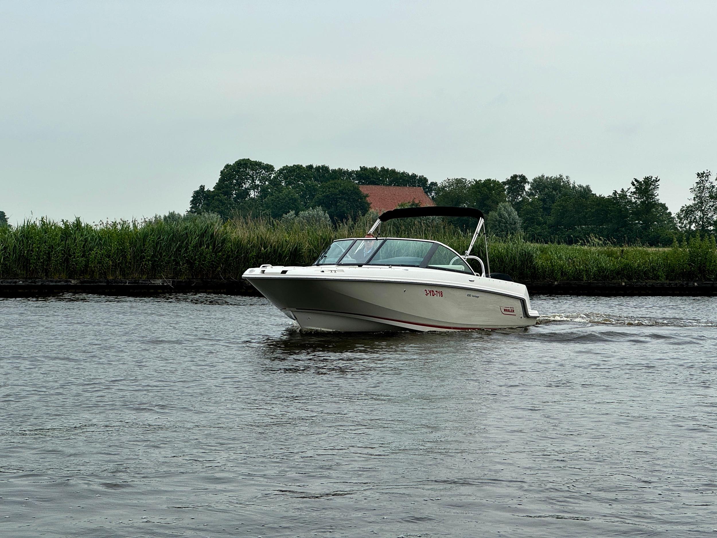 Boston Whaler 230 Vantage — foto 22 van 37