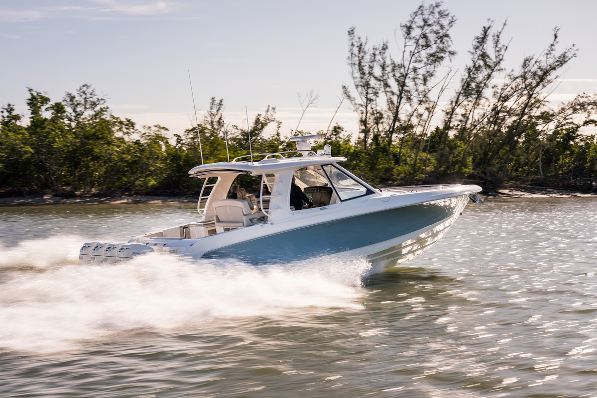 Boston Whaler 380 Realm — foto 1 van 32