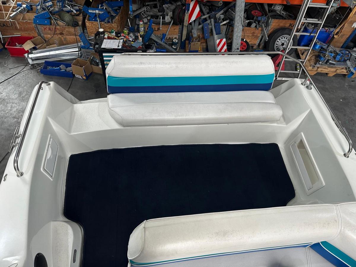 Rinker 260 FIESTA FEE — foto 8 van 17