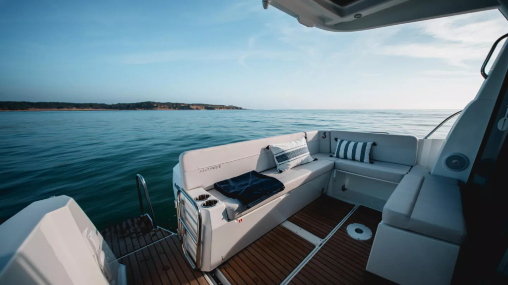 Beneteau Antares 9 | Nieuw samenstellen vanaf €165.286,- — foto 14 van 20