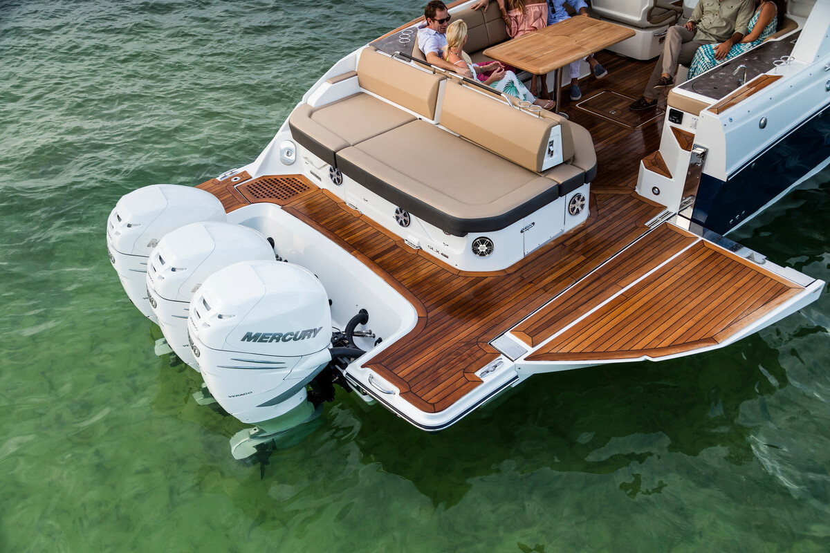 Sea Ray SLX 400 Outboard — foto 10 van 24
