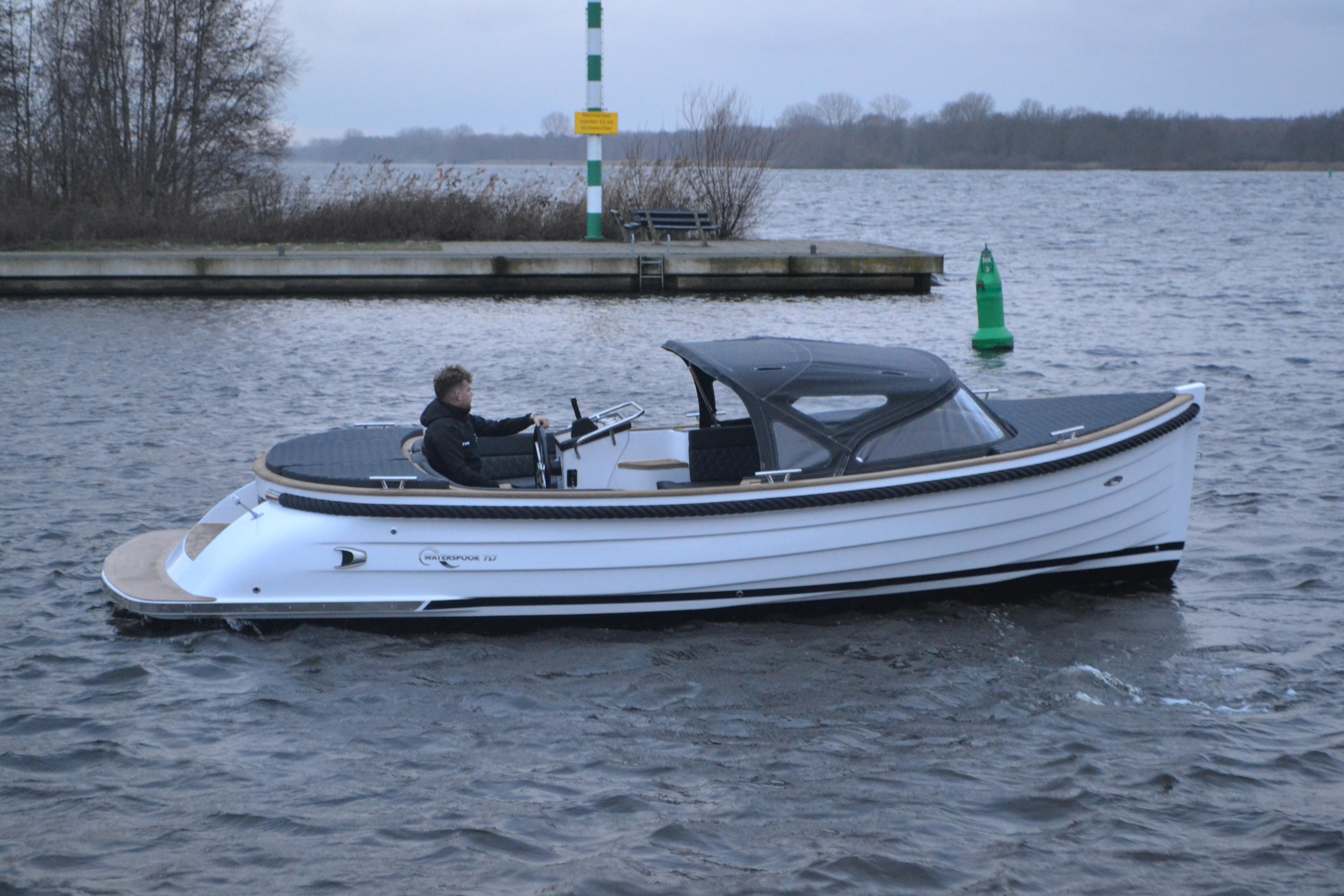Waterspoor 717Outboard — foto 2 van 8