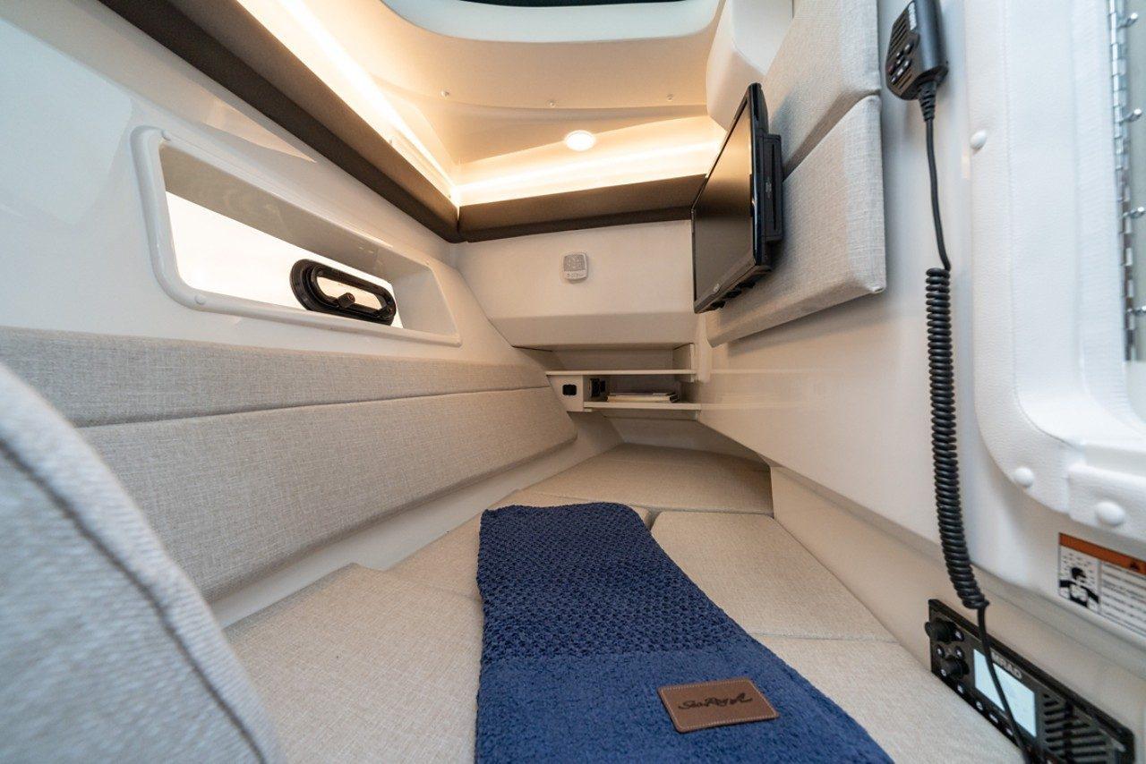 Sea Ray SLX 350 — foto 8 van 9