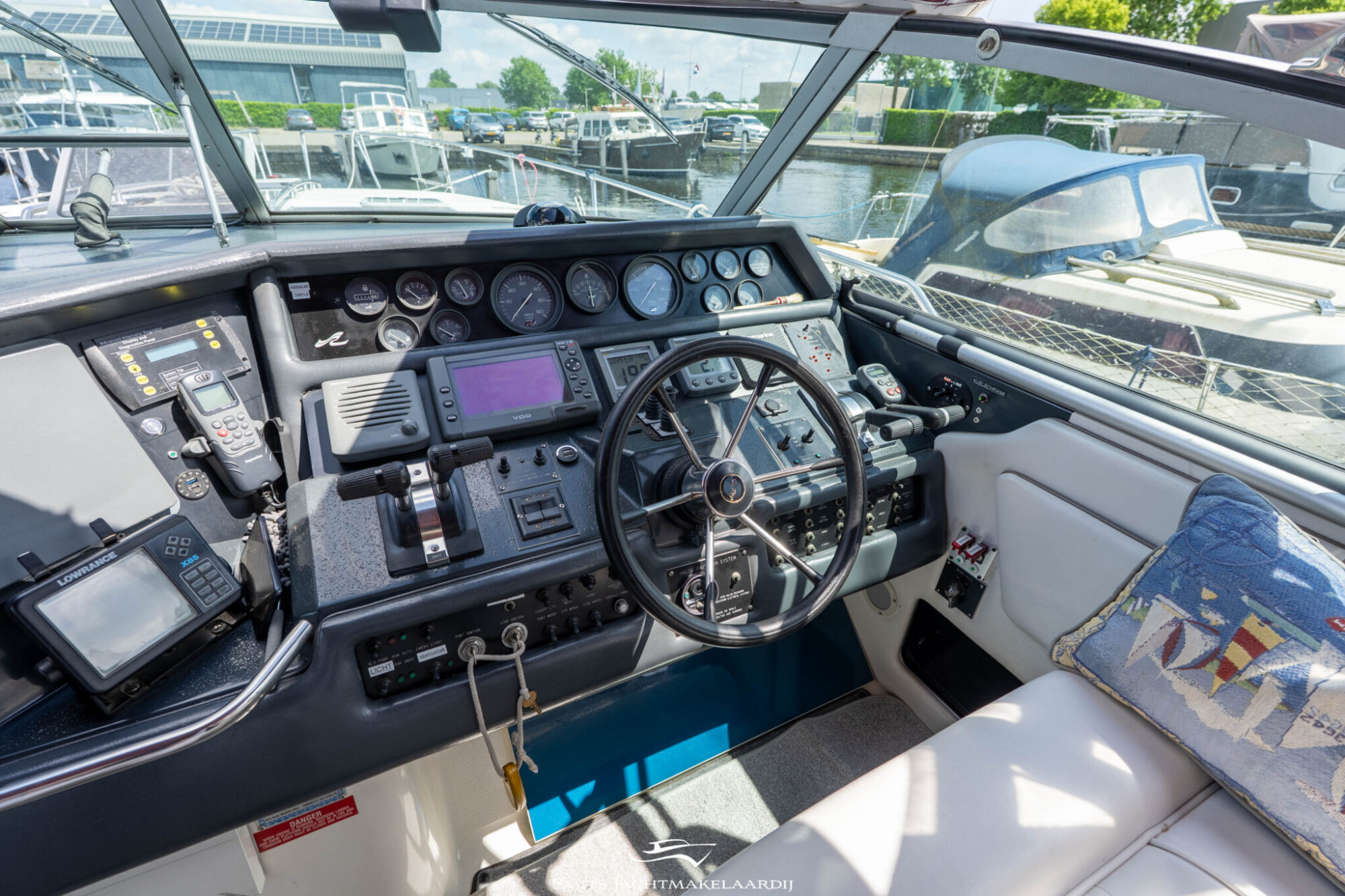 Sea Ray 370 Express Cruiser — foto 41 van 59