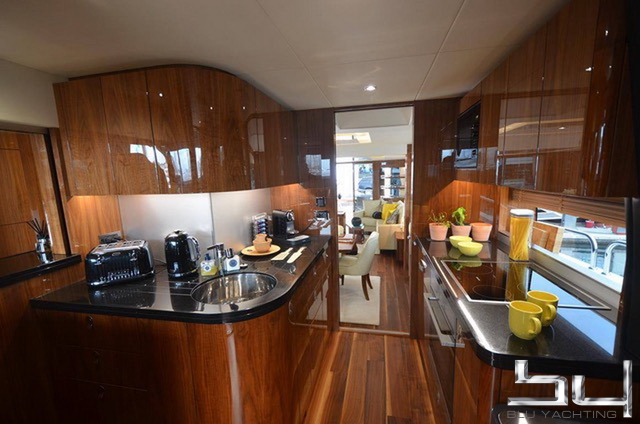 Sunseeker 86 Yacht - BluYachting — foto 9 van 12