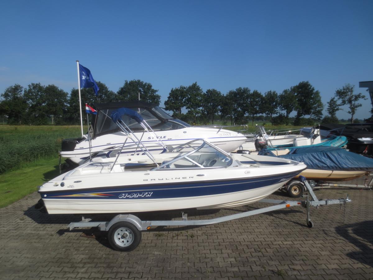 Bayliner 185 Capri Bowrider — foto 2 van 25