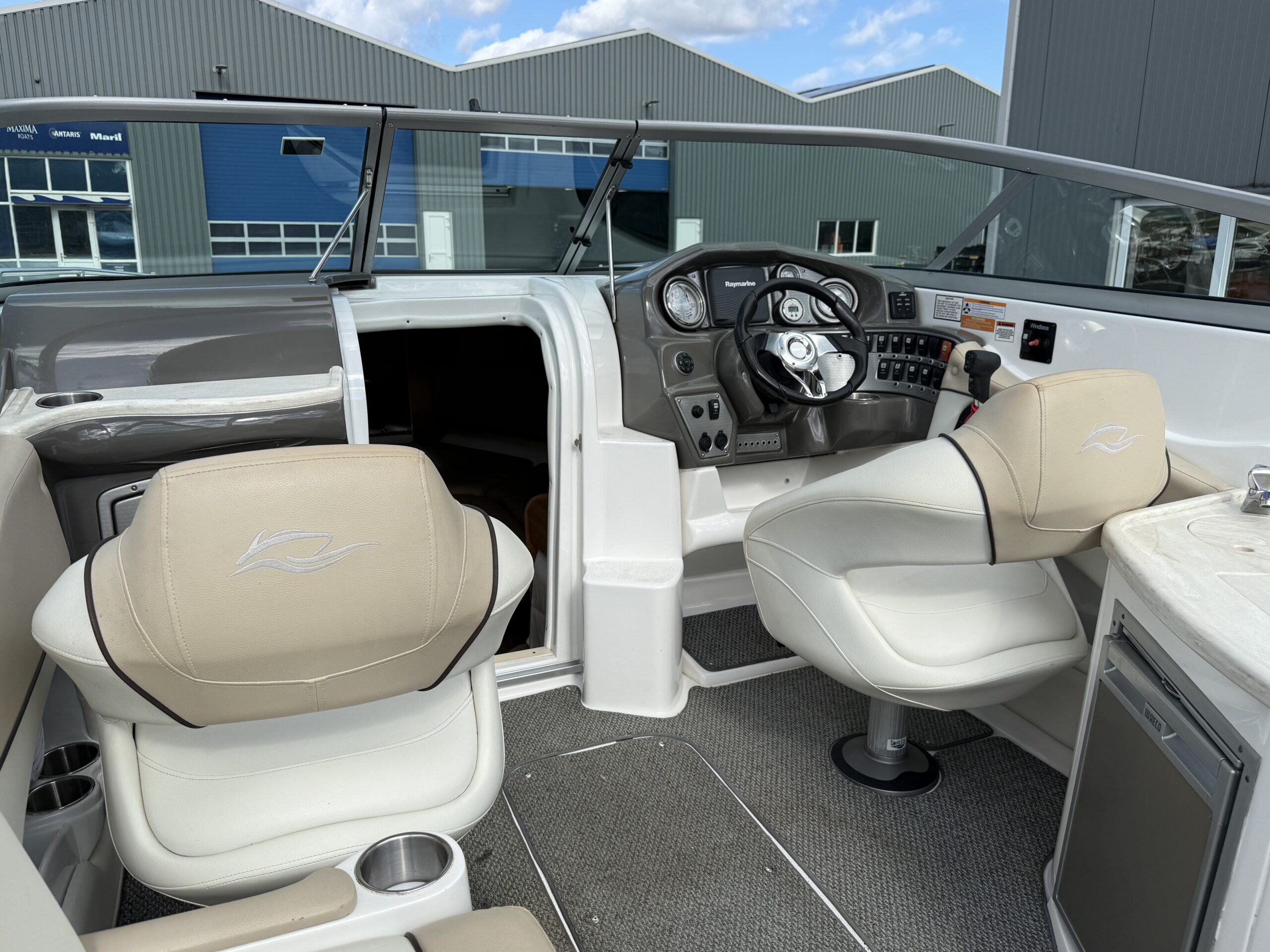 Rinker 276 Captiva Cuddy incl. trailer — foto 9 van 13