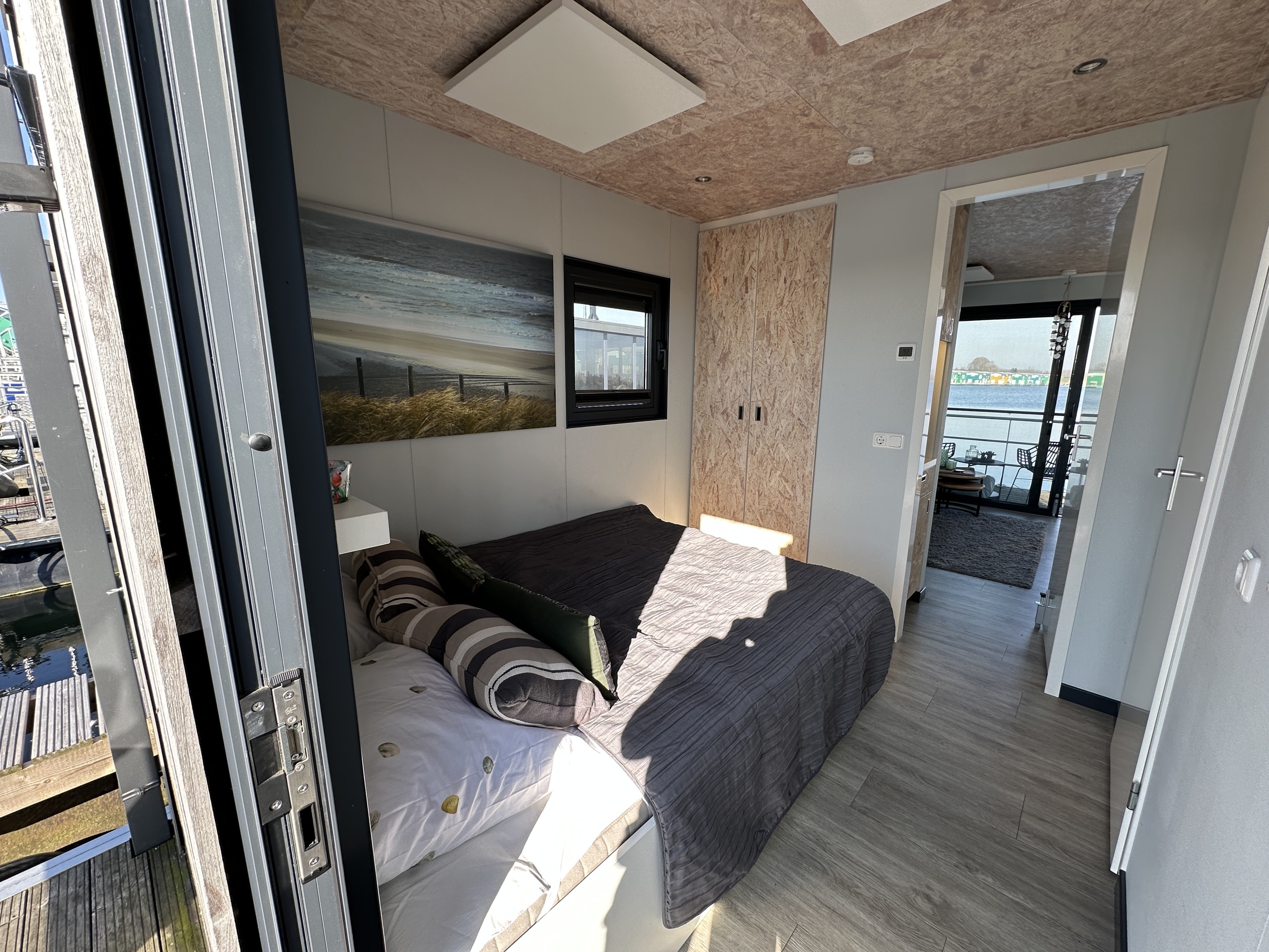 Gielissen Marin Home 32 Tiny Houseboat — foto 24 van 43