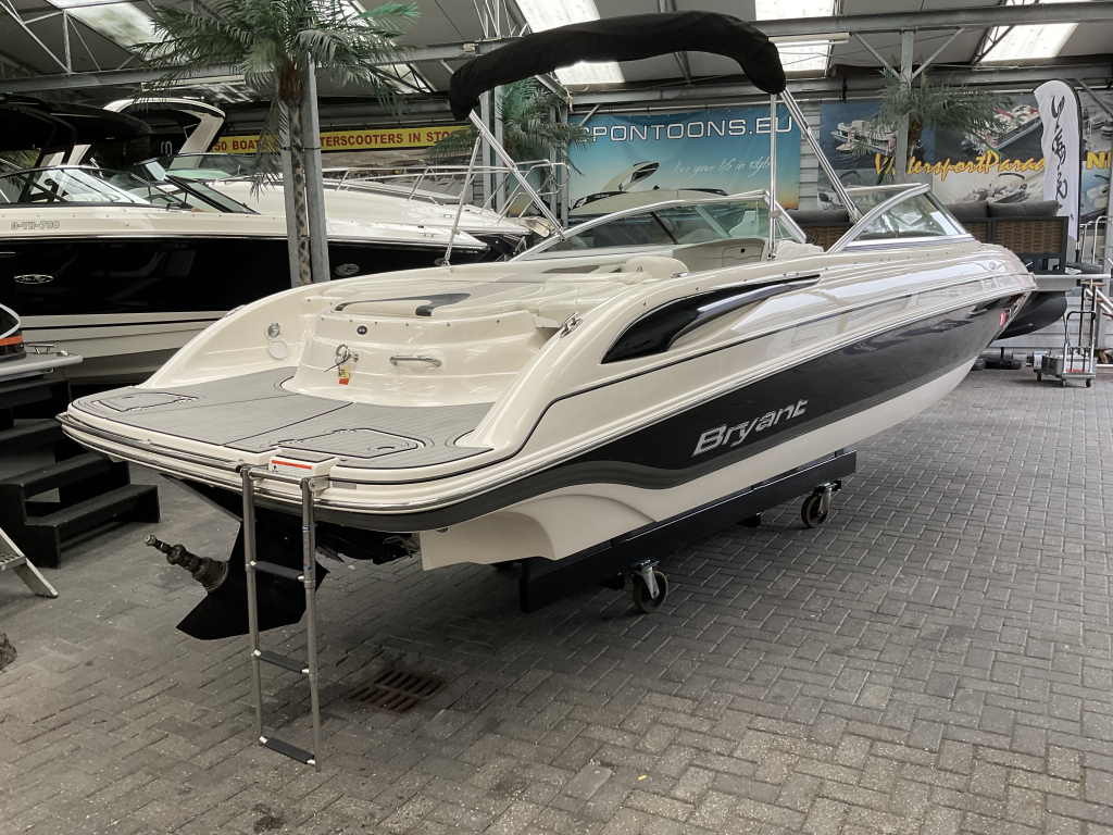 Bryant 246 Bowrider — foto 3 van 13