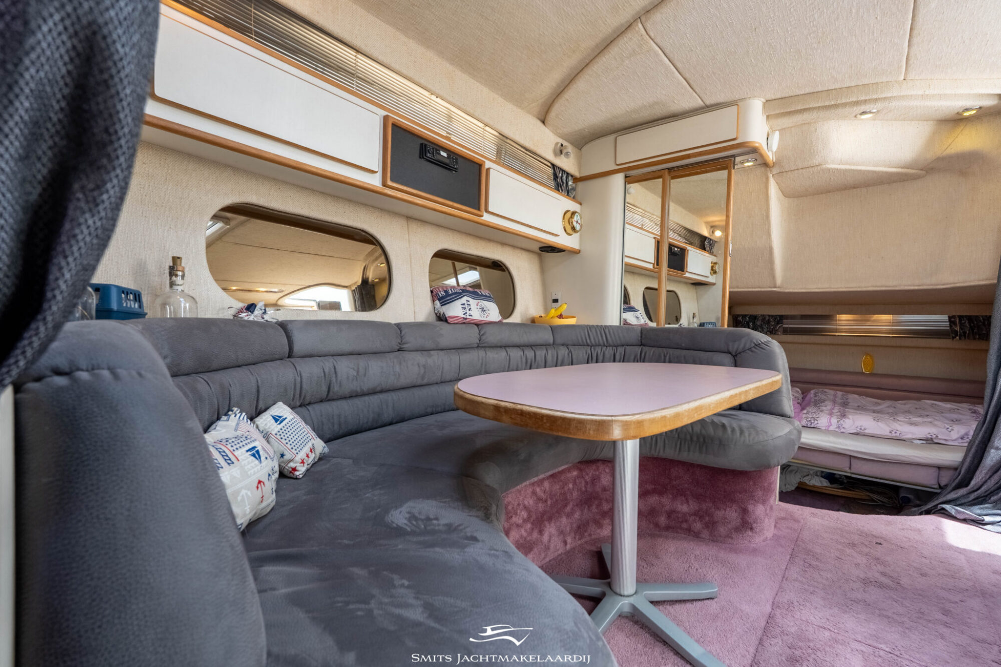 Sea Ray 370 Express Cruiser — foto 18 van 59