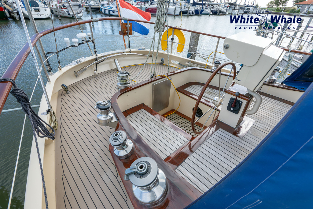 Pieter Beeldsnijder  Stagzeil schoener custom built refit — foto 10 van 87
