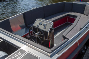 AluShip TNDR 670 — foto 3 van 7