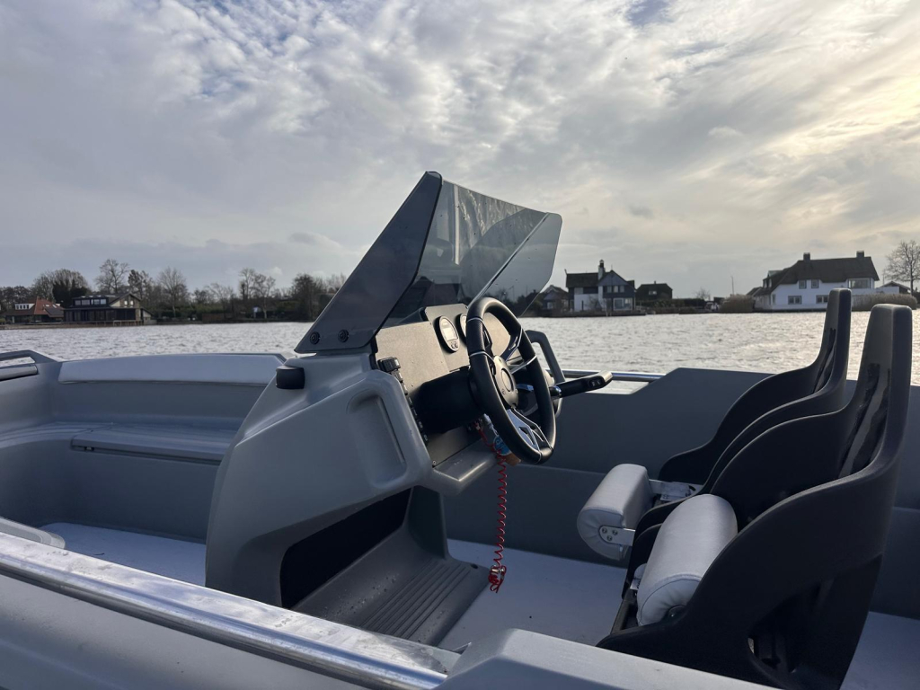 Roto Hydra 530 – Yamaha 100 PK | Slechts 32 vaaruren | Nu € 29.900,- HYDRA 530 — foto 4 van 14
