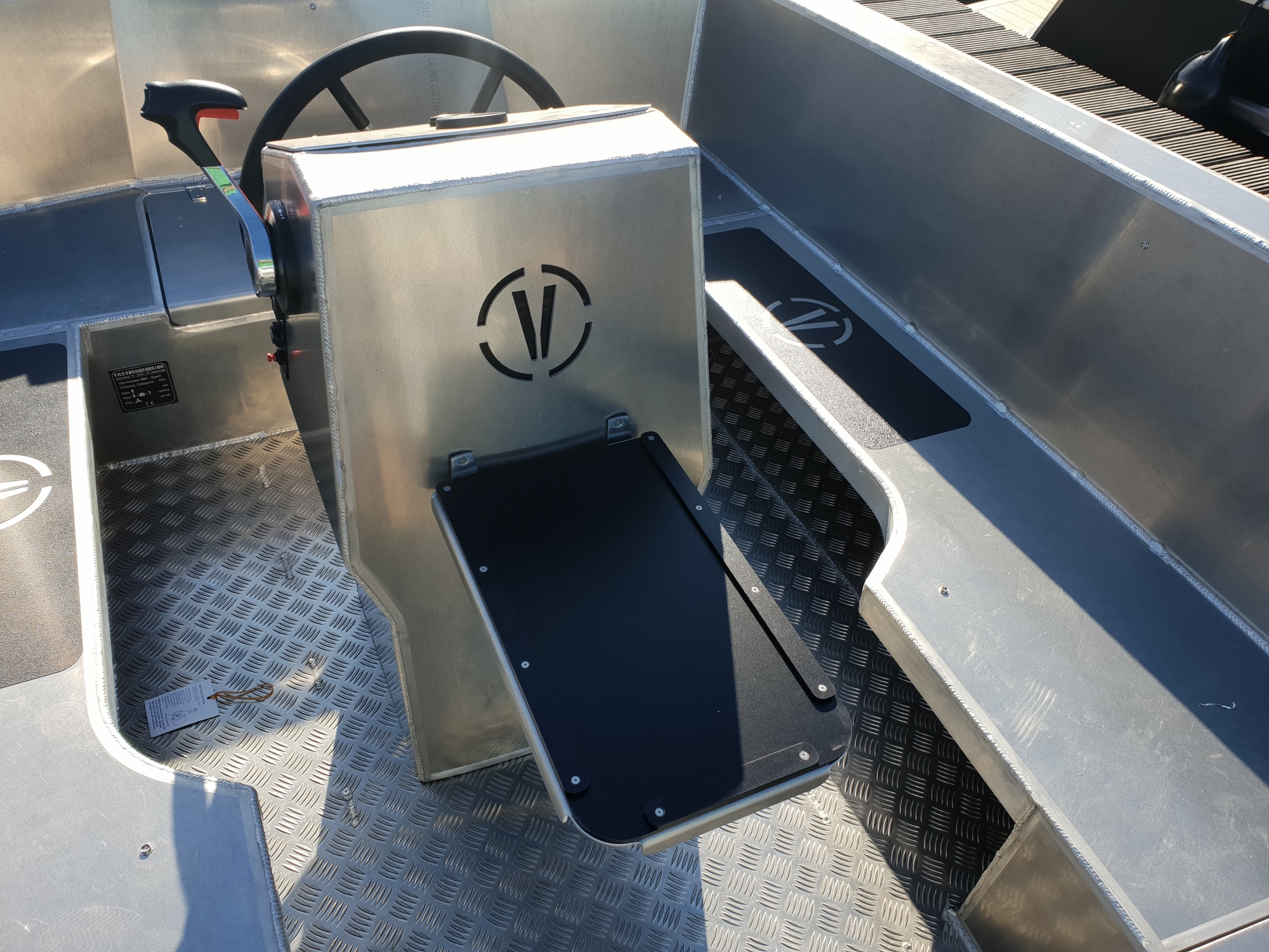 Van Vossen VanVossen Tender 650 (sport) — foto 12 van 15