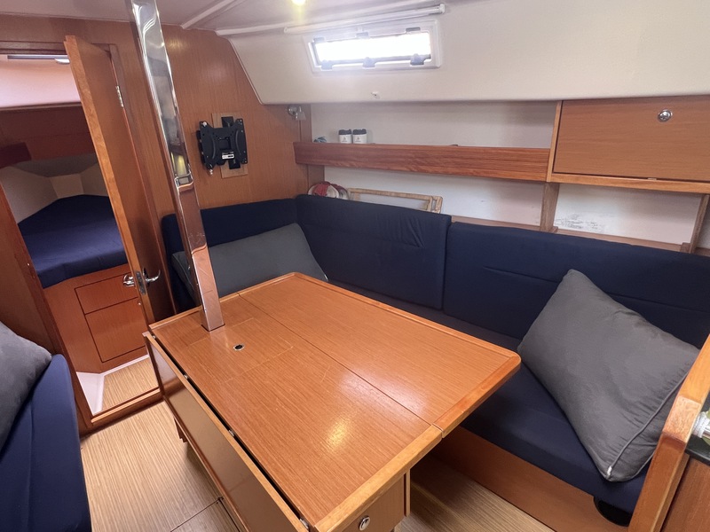 Bavaria Cruiser 32 — foto 8 van 32